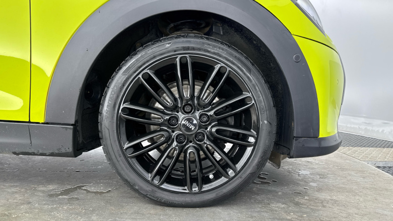 MINI Hatchback 1.5 Cooper Exclusive 5dr Auto Petrol Hatchback